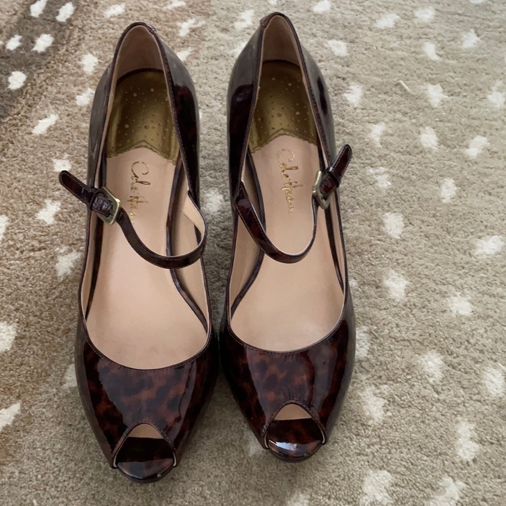 Cole Haan tortoise peep toe Heels. Size 7.5